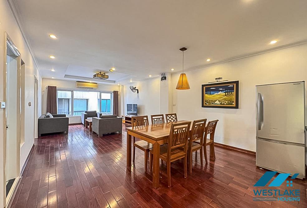 Cho Thuê Căn Hộ 2 Phòng Ngủ Rộng, Ban Công Thoáng Mát Tại Tô Ngọc Vân, Tây Hồ, Hà Nội.