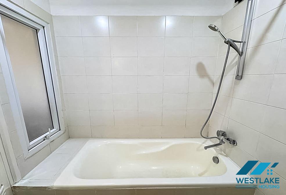 Cho Thuê Căn Hộ 2 Phòng Ngủ Rộng, Ban Công Thoáng Mát Tại Tô Ngọc Vân, Tây Hồ, Hà Nội.