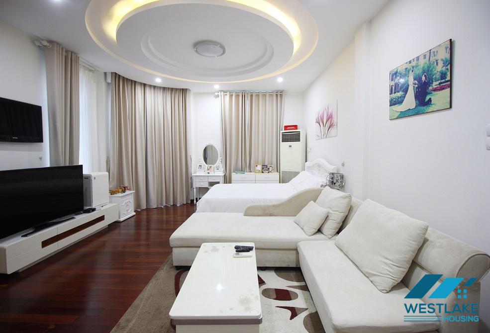 Cho thuê biệt thự hiện đại có sân vườn rộng tại Ciputra – Tây Hồ, Hà Nội