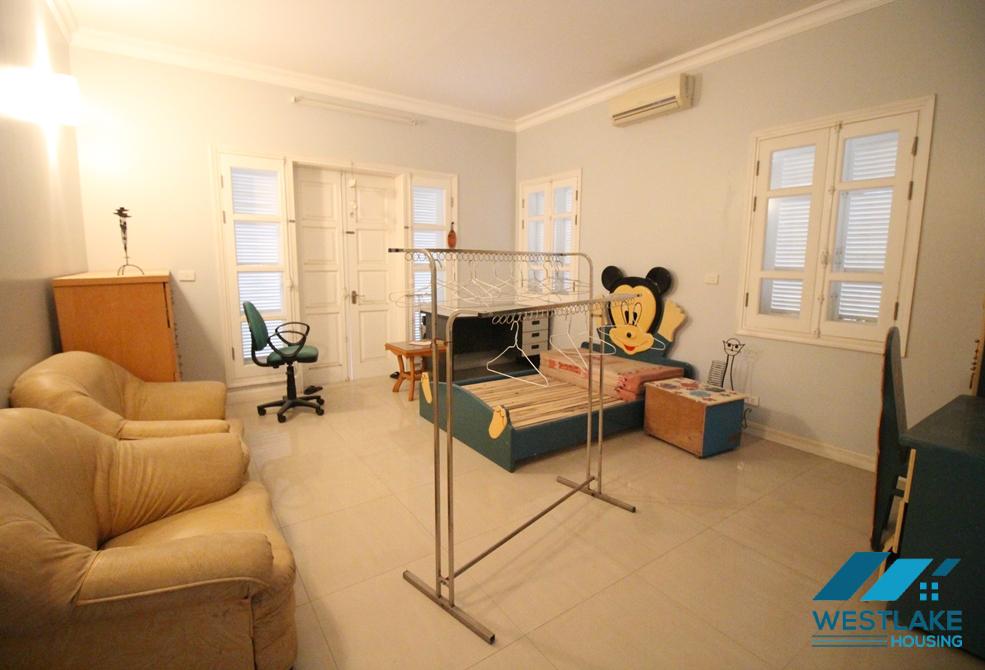 Nice and affordable 5 bebdroom villa to rent in Ciputra Nice and affordable 5 bebdroom villa to rent in Ciputra