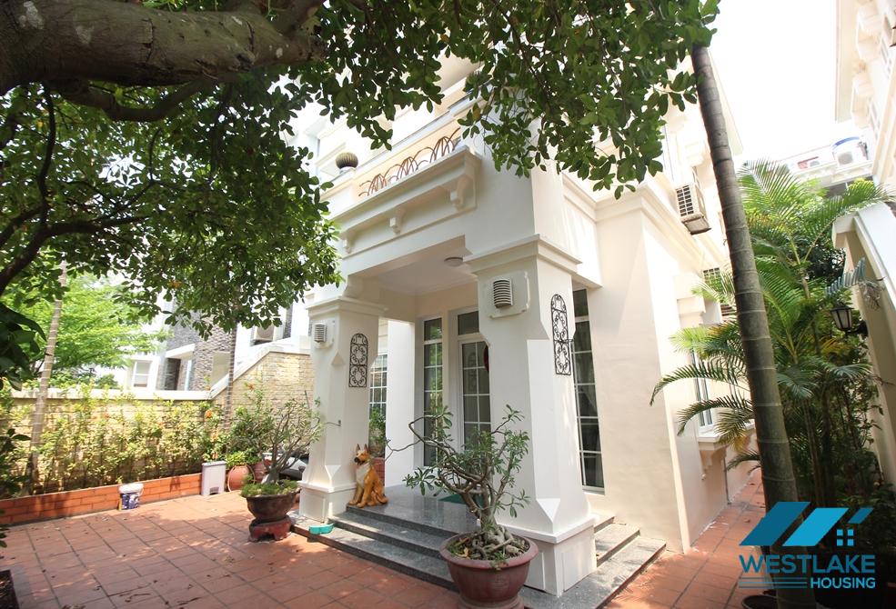 Well finished house with front and back yard for rent in Ciputra Well finished house with front and back yard for rent in Ciputra