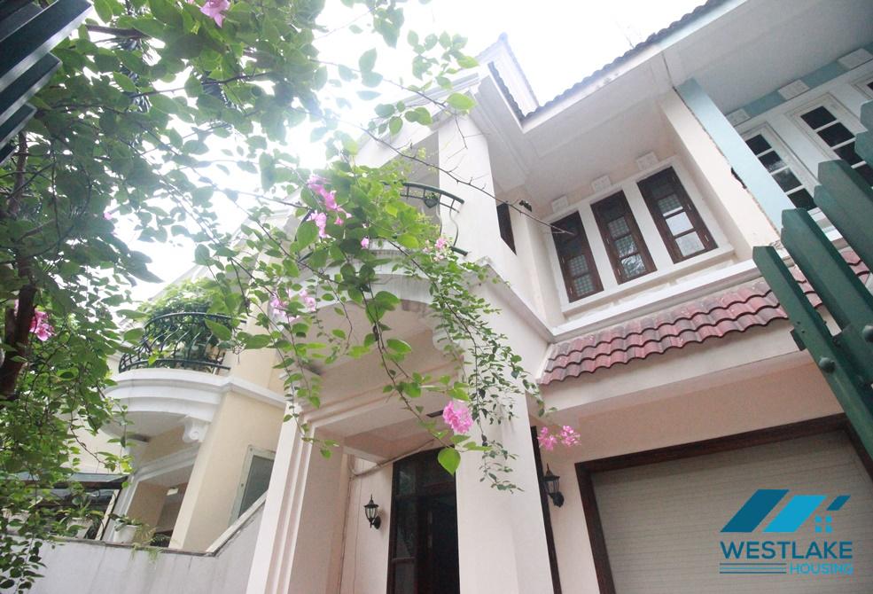 Cho thuê nhà đẹp, đầy đủ nội thất tại Ciputra – Tây Hồ, Hà Nội