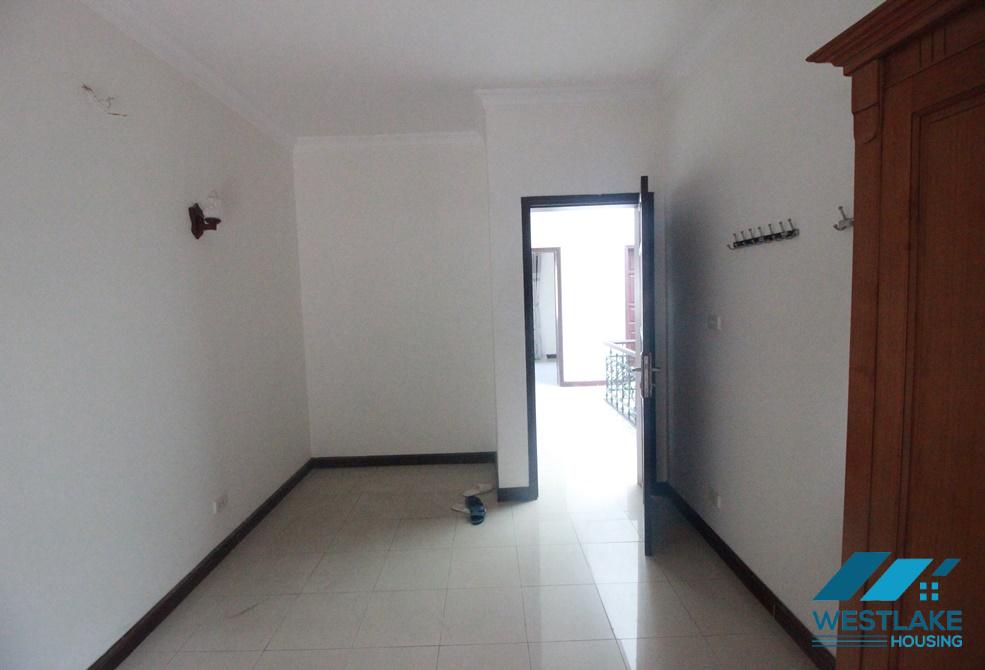 Cho thuê nhà đẹp, đầy đủ nội thất tại Ciputra – Tây Hồ, Hà Nội