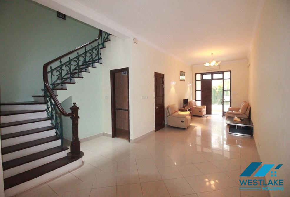 Cho thuê nhà đẹp, đầy đủ nội thất tại Ciputra – Tây Hồ, Hà Nội