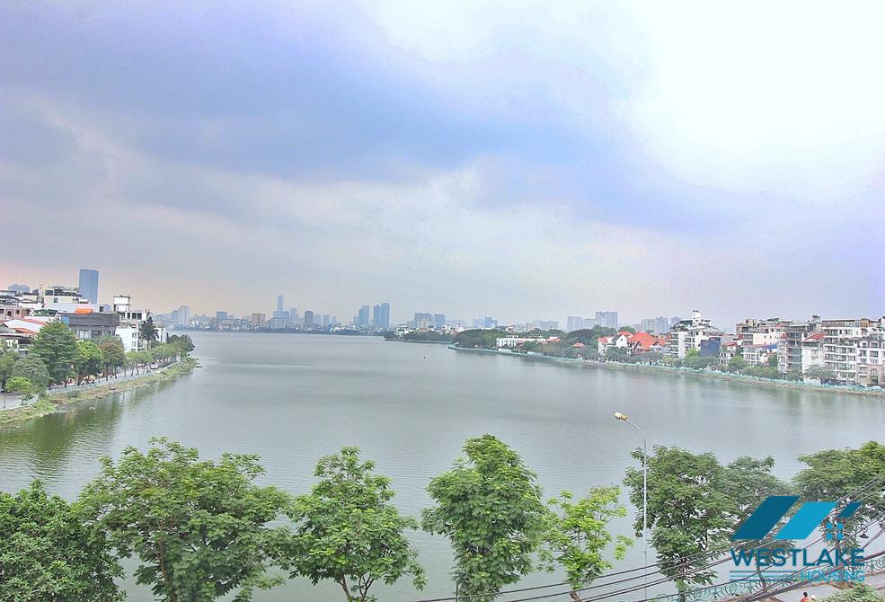 Spacious 04 bedrooms apartment on Xuan Dieu street for rent in Tay Ho, Ha Noi