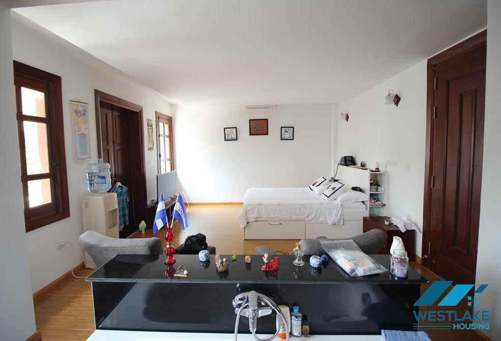 Spacious house with open living room and nice bathrooms to rent in Ciputra