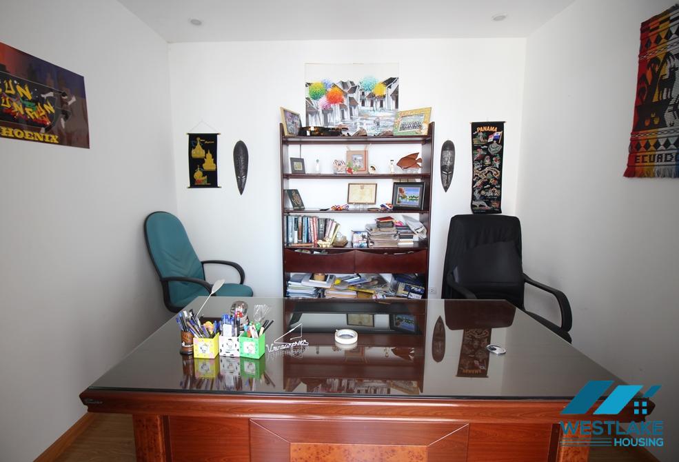 Spacious house with open living room and nice bathrooms to rent in Ciputra