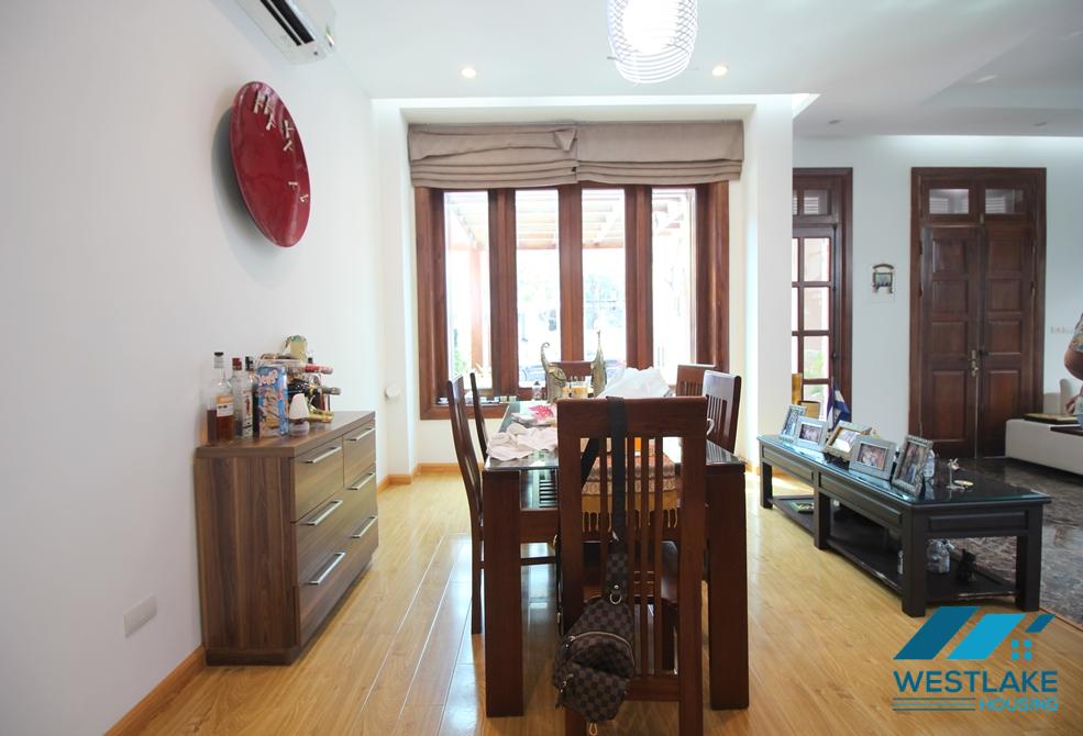 Spacious house with open living room and nice bathrooms to rent in Ciputra