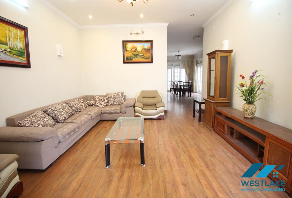 Cho thuê nhà đẹp, đầy đủ nội thất tại khu đô thị Ciputra, Tây Hồ, Hà Nội