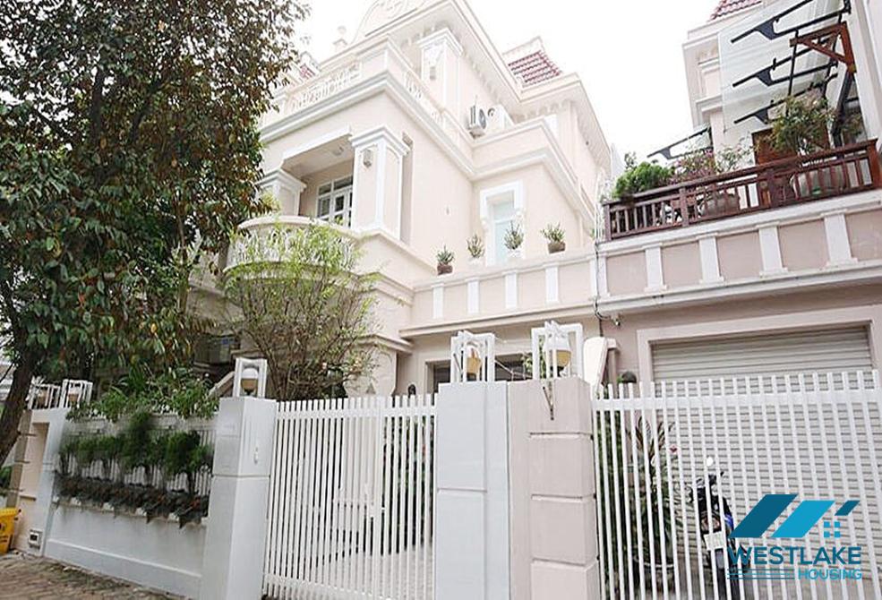 Fully furnished villa for rent with five bedrooms, very open living space