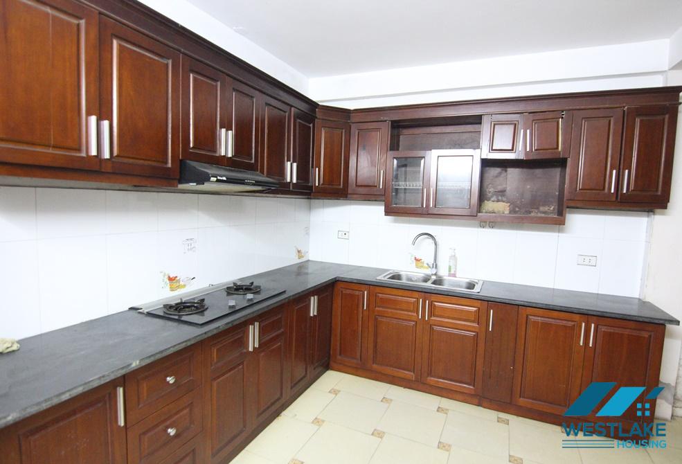 An unfurnished 5 bedroom house for rent in Tay Ho, Ha Noi