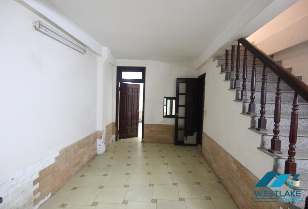 An unfurnished 5 bedroom house for rent in Tay Ho, Ha Noi