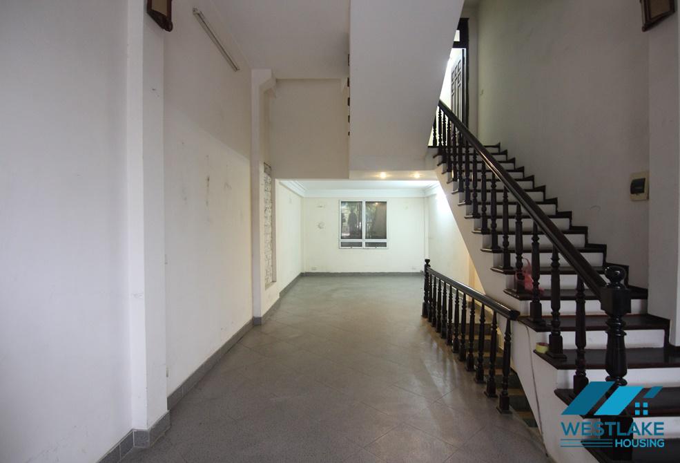 An unfurnished 5 bedroom house for rent in Tay Ho, Ha Noi