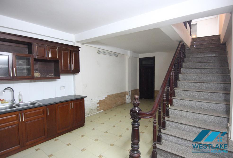 An unfurnished 5 bedroom house for rent in Tay Ho, Ha Noi