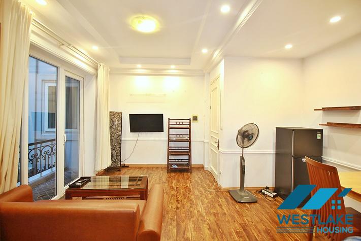 Spacious studio apartment for rent at an affordable price on Vu Mien Street, Tay Ho, Hanoi.
