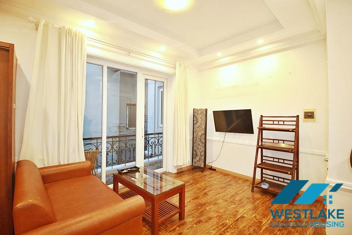 Spacious studio apartment for rent at an affordable price on Vu Mien Street, Tay Ho, Hanoi.