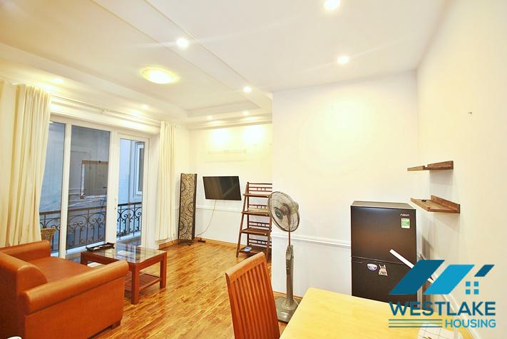 Spacious studio apartment for rent at an affordable price on Vu Mien Street, Tay Ho, Hanoi.