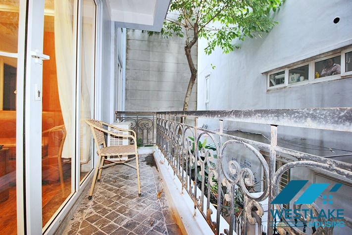Spacious studio apartment for rent at an affordable price on Vu Mien Street, Tay Ho, Hanoi.