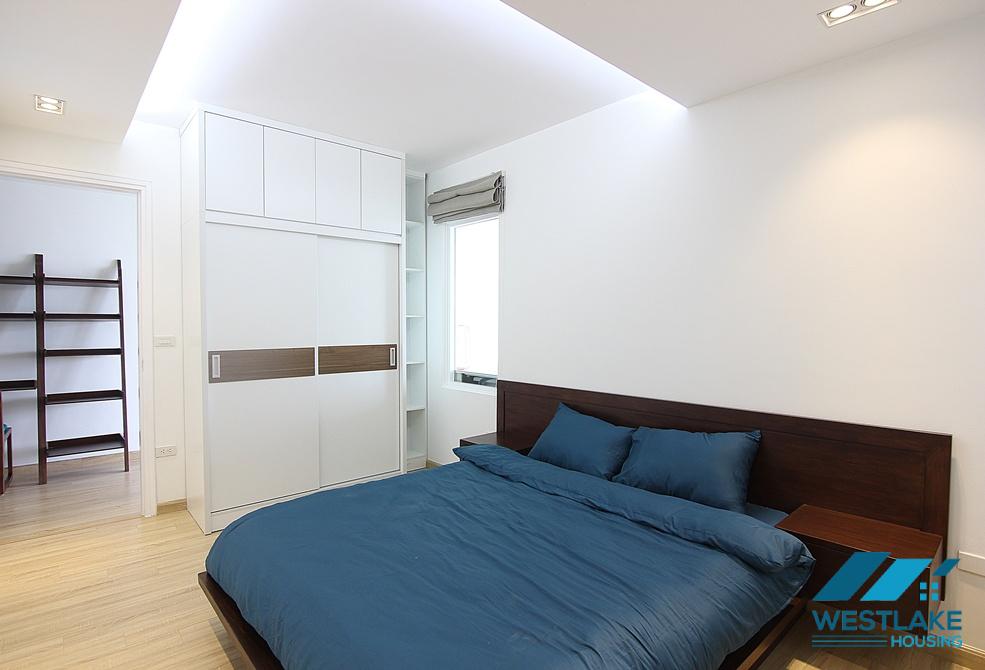 Beautiful lake view 02 bedrooms apartment for rent on Quang An street, Tay Ho, Ha Noi