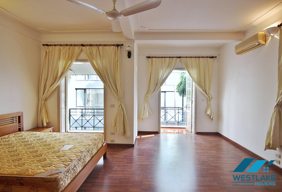 A renovated 5 bedroom house for rent in Tay Ho, Ha Noi