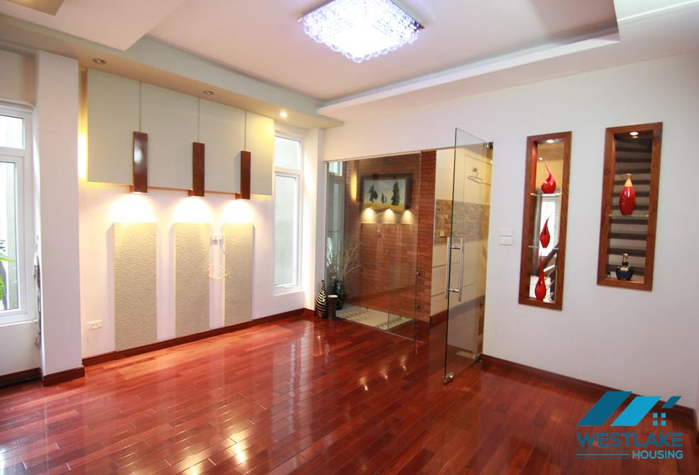 Cho Thuê Nhà 4 Phòng Ngủ Đẹp Và Rộng Sáng Thoáng Tại Tô Ngọc Vân, Tây Hồ, Hà Nội.