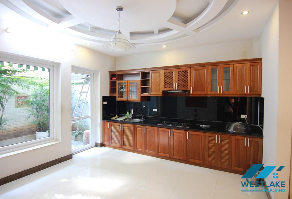 Cho Thuê Nhà 4 Phòng Ngủ Đẹp Và Rộng Sáng Thoáng Tại Tô Ngọc Vân, Tây Hồ, Hà Nội.