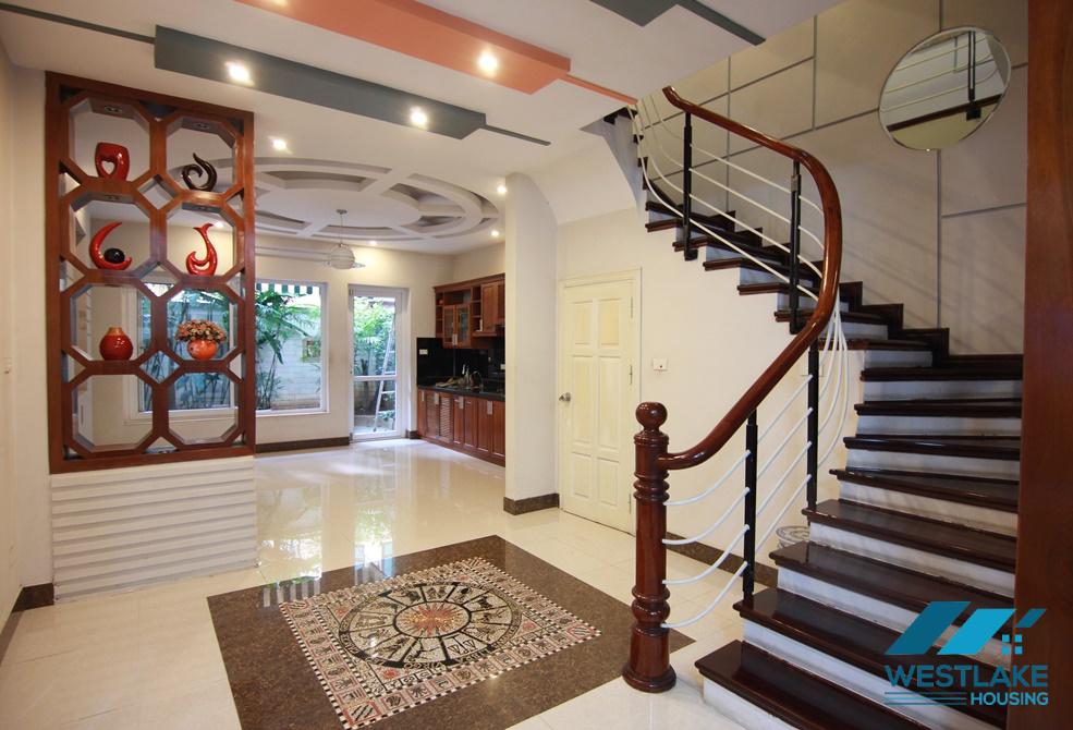 Cho Thuê Nhà 4 Phòng Ngủ Đẹp Và Rộng Sáng Thoáng Tại Tô Ngọc Vân, Tây Hồ, Hà Nội.