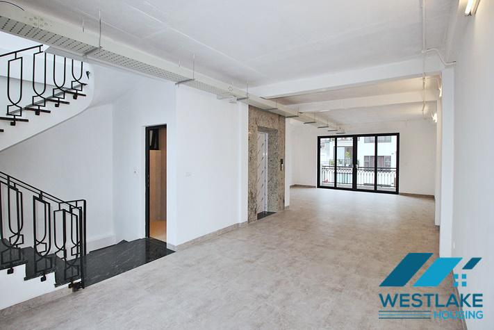 Cho Thuê Nhà Mới Được Cải Tạo Lại Để Làm Văn Phòng Hoặc Nhà Hàng Tại Tây Hồ, Hà Nội. Cho Thuê Nhà Mới Được Cải Tạo Lại Để Làm Văn Phòng Hoặc Nhà Hàng Tại Tây Hồ, Hà Nội.