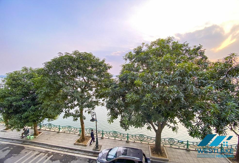 Nice design 02 bedrooms apartment with lake view for rent in Tu Hoa, Tay Ho, Ha Noi