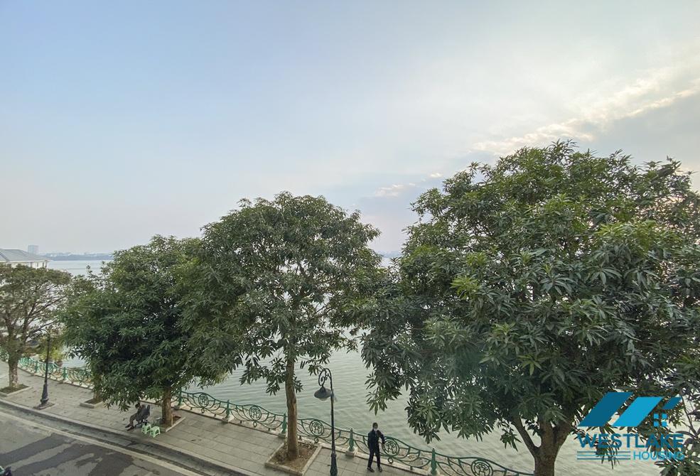Nice design 02 bedrooms apartment with lake view for rent in Tu Hoa, Tay Ho, Ha Noi