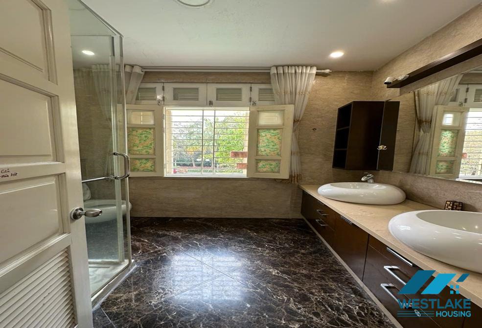 Cho thuê nhà đẹp 4 phòng ngủ tại Ciputra, Tây Hồ – Đầy đủ nội thất, khu yên tĩnh Cho thuê nhà đẹp 4 phòng ngủ tại Ciputra, Tây Hồ – Đầy đủ nội thất, khu yên tĩnh