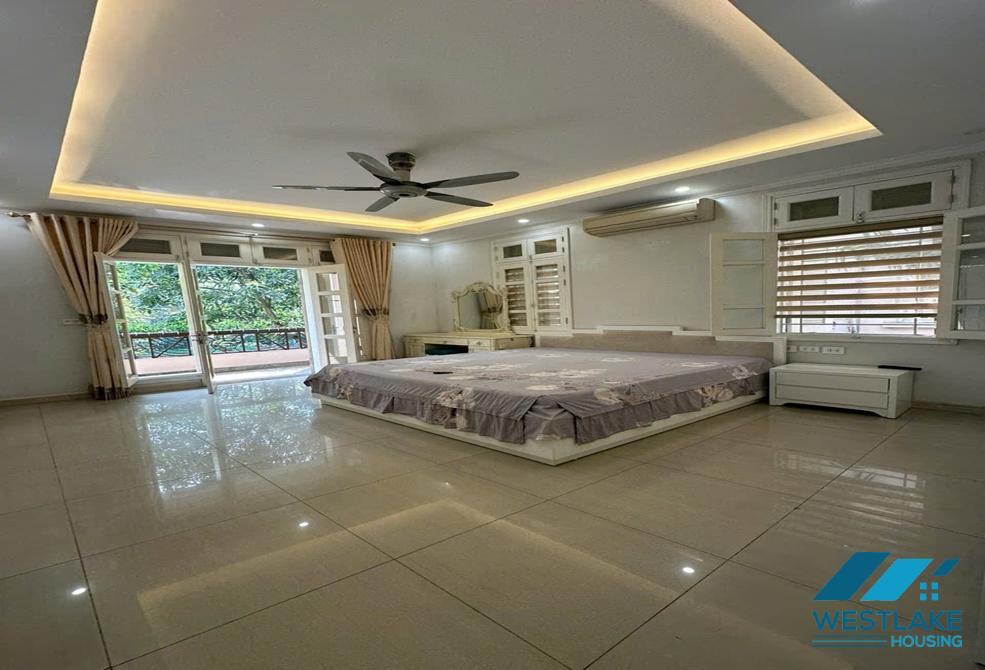 Cho thuê nhà đẹp 4 phòng ngủ tại Ciputra, Tây Hồ – Đầy đủ nội thất, khu yên tĩnh Cho thuê nhà đẹp 4 phòng ngủ tại Ciputra, Tây Hồ – Đầy đủ nội thất, khu yên tĩnh