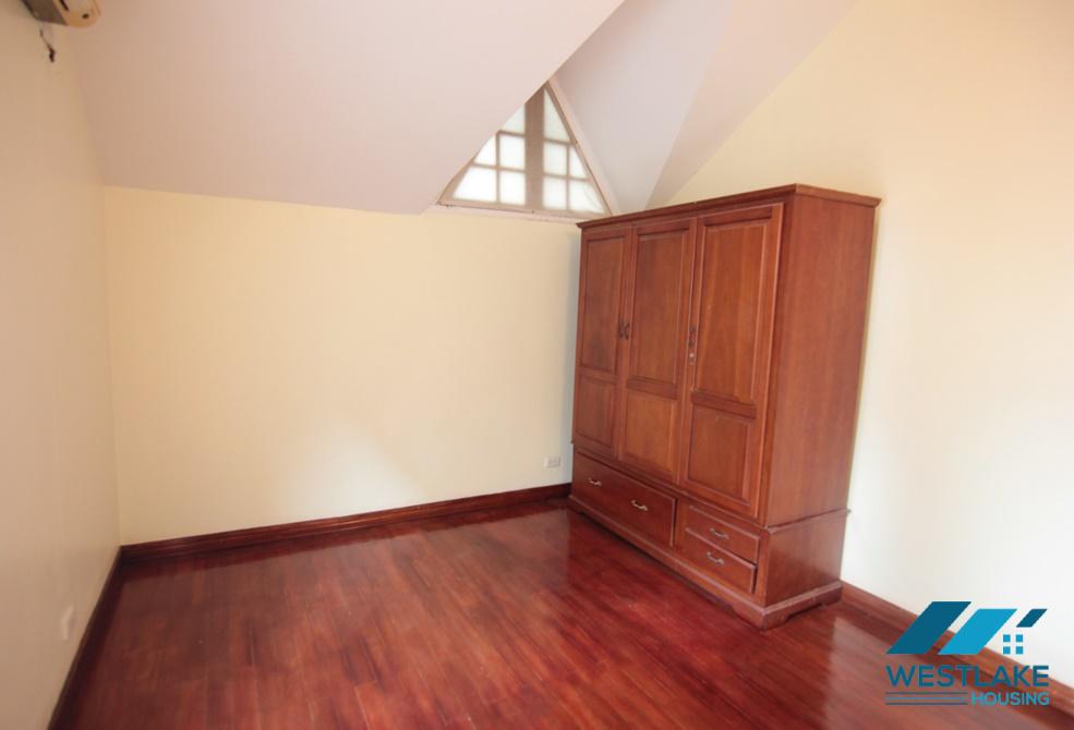 Lovely house with big yard for rent in Tay Ho, Ha Noi Lovely house with big yard for rent in Tay Ho, Ha Noi