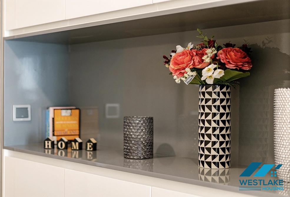 A stylish 2 bedroom apartment for rent in Vinhomes Metropolis, Ba Dinh, Ha Noi