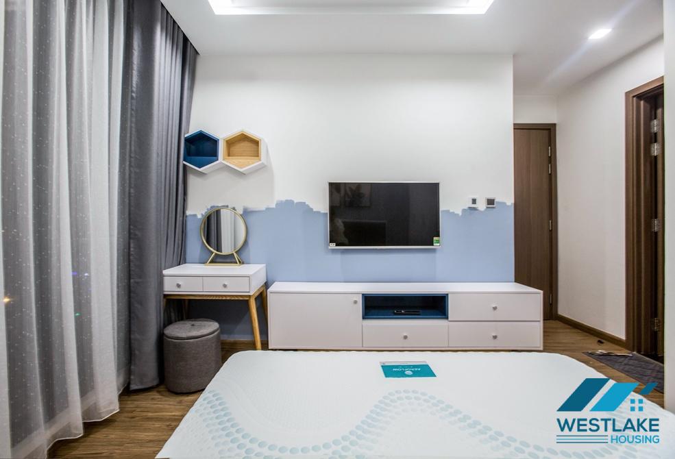 A delightful 2 bedroom apartment for rent in Vinhomes Metropolis, Lieu Giai, Ba Dinh