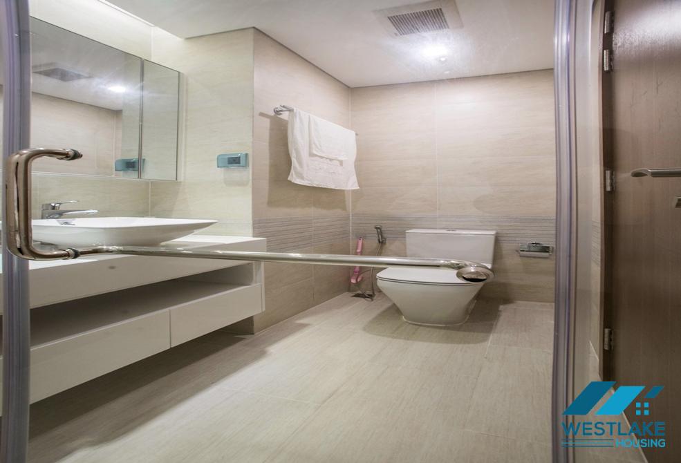 A delightful 2 bedroom apartment for rent in Vinhomes Metropolis, Lieu Giai, Ba Dinh