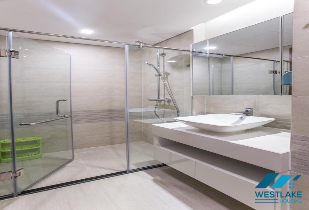 A delightful 2 bedroom apartment for rent in Vinhomes Metropolis, Lieu Giai, Ba Dinh