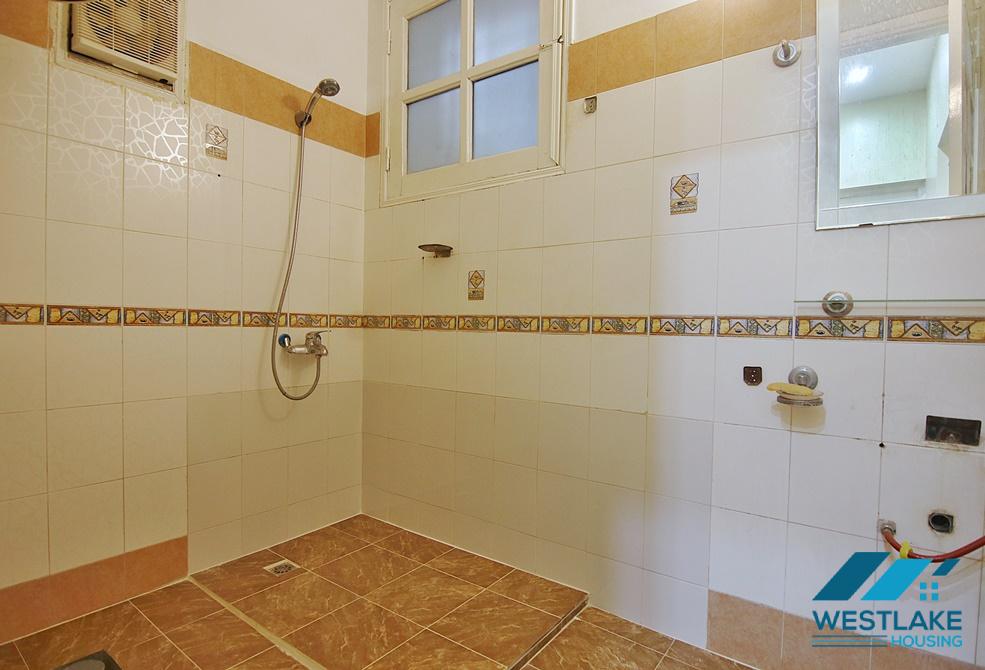 Unfurnished 4 bedroom house for rent in Tay Ho, Ha Noi Unfurnished 4 bedroom house for rent in Tay Ho, Ha Noi