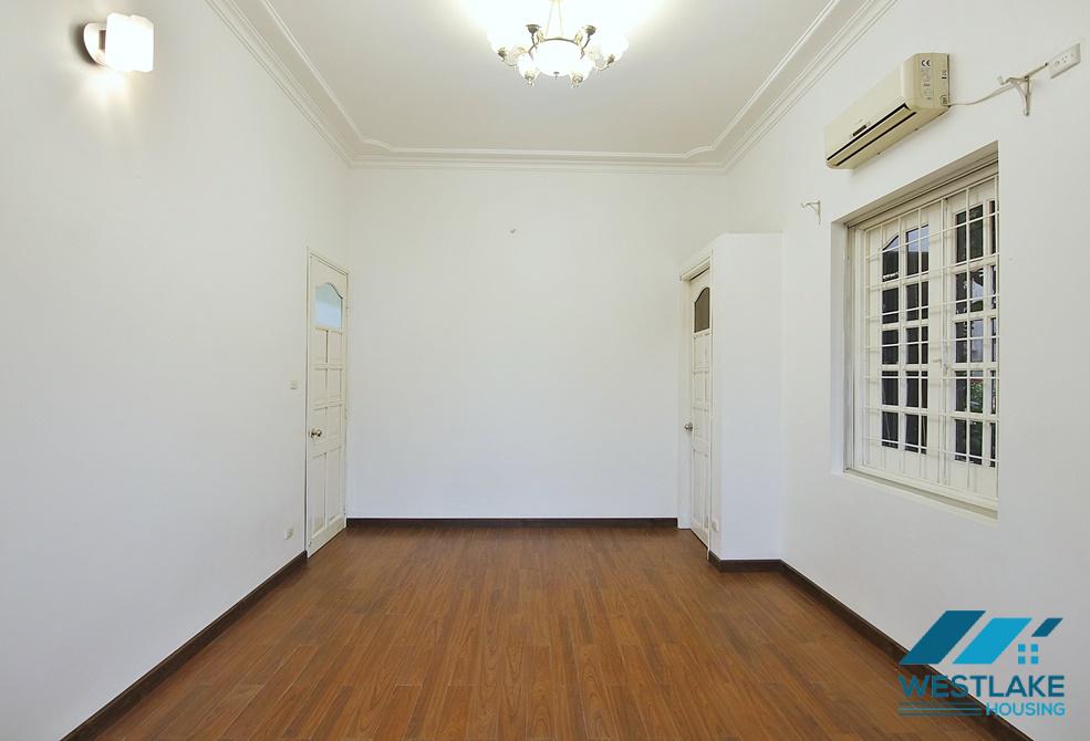 Unfurnished 4 bedroom house for rent in Tay Ho, Ha Noi Unfurnished 4 bedroom house for rent in Tay Ho, Ha Noi