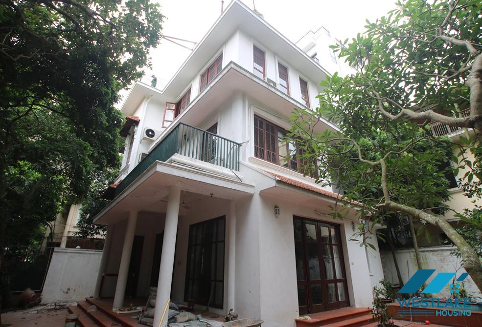 A nice 5 bedroom villa for rent in Tay Ho, Ha Noi