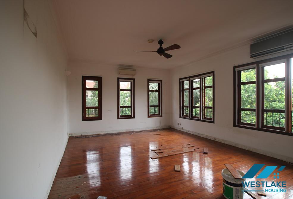 A nice 5 bedroom villa for rent in Tay Ho, Ha Noi