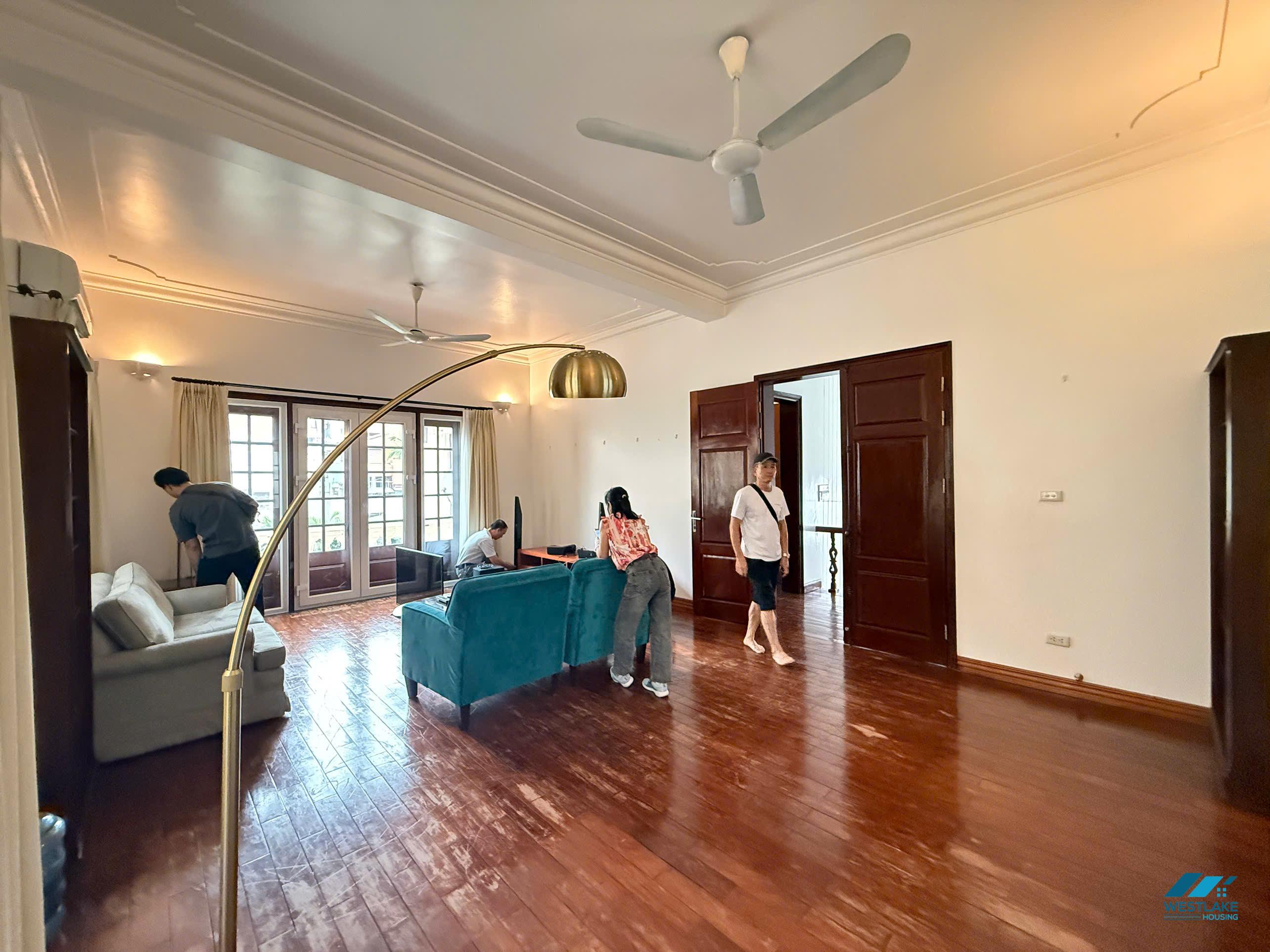 Five bedrooms with out-door pool for rent in Tay Ho, Ha Noi Five bedrooms with out-door pool for rent in Tay Ho, Ha Noi