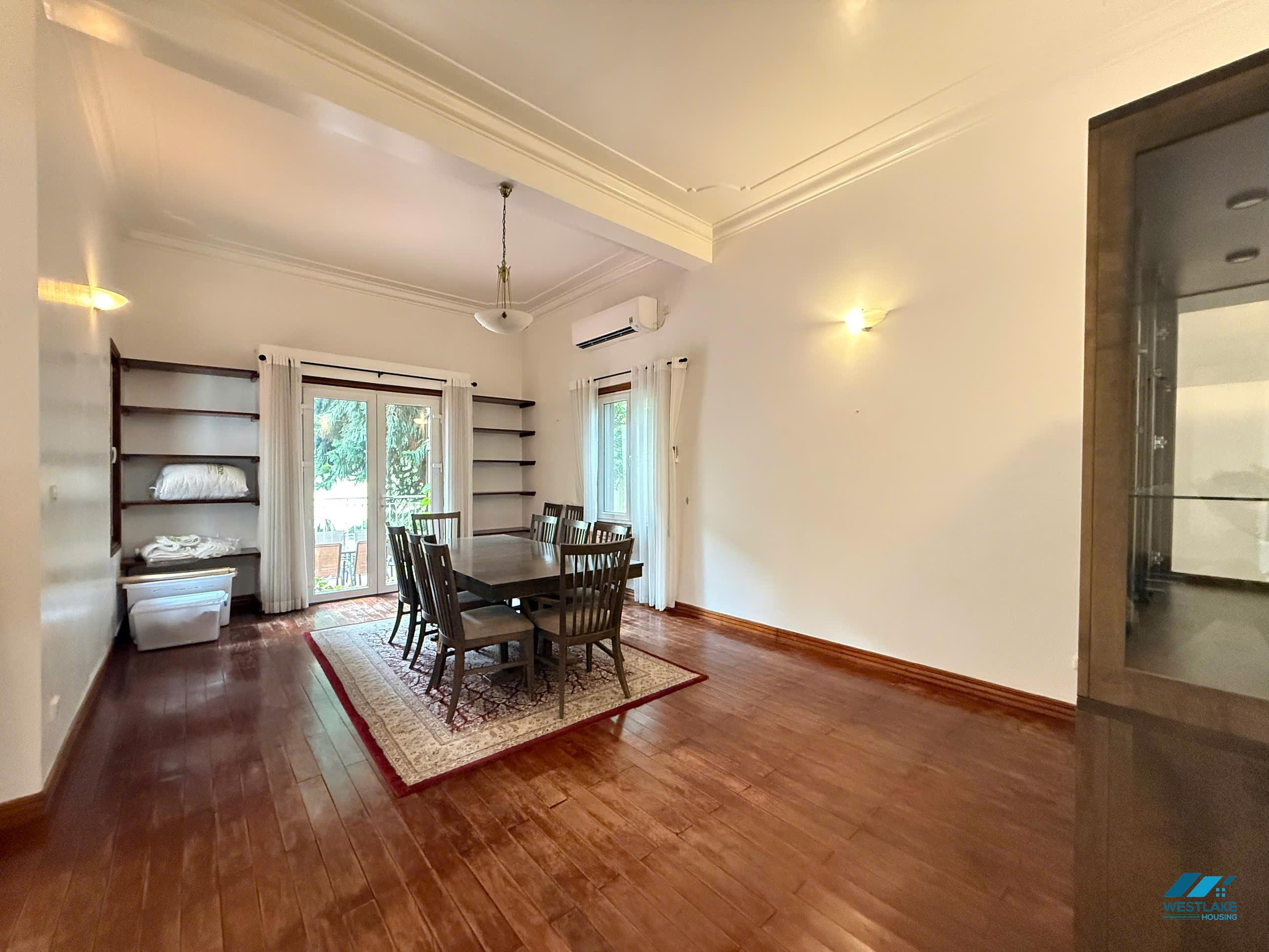 Five bedrooms with out-door pool for rent in Tay Ho, Ha Noi Five bedrooms with out-door pool for rent in Tay Ho, Ha Noi