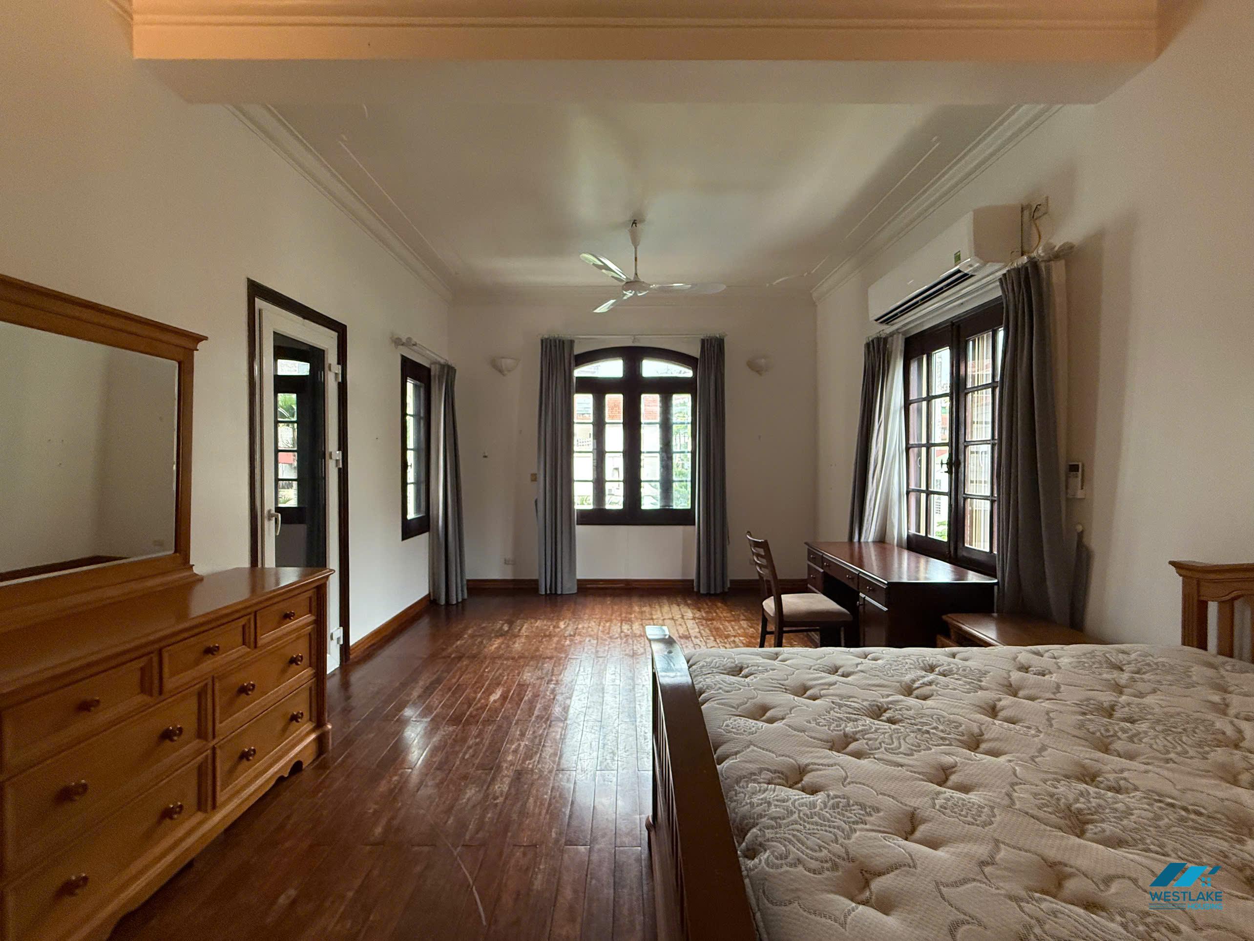 Five bedrooms with out-door pool for rent in Tay Ho, Ha Noi Five bedrooms with out-door pool for rent in Tay Ho, Ha Noi