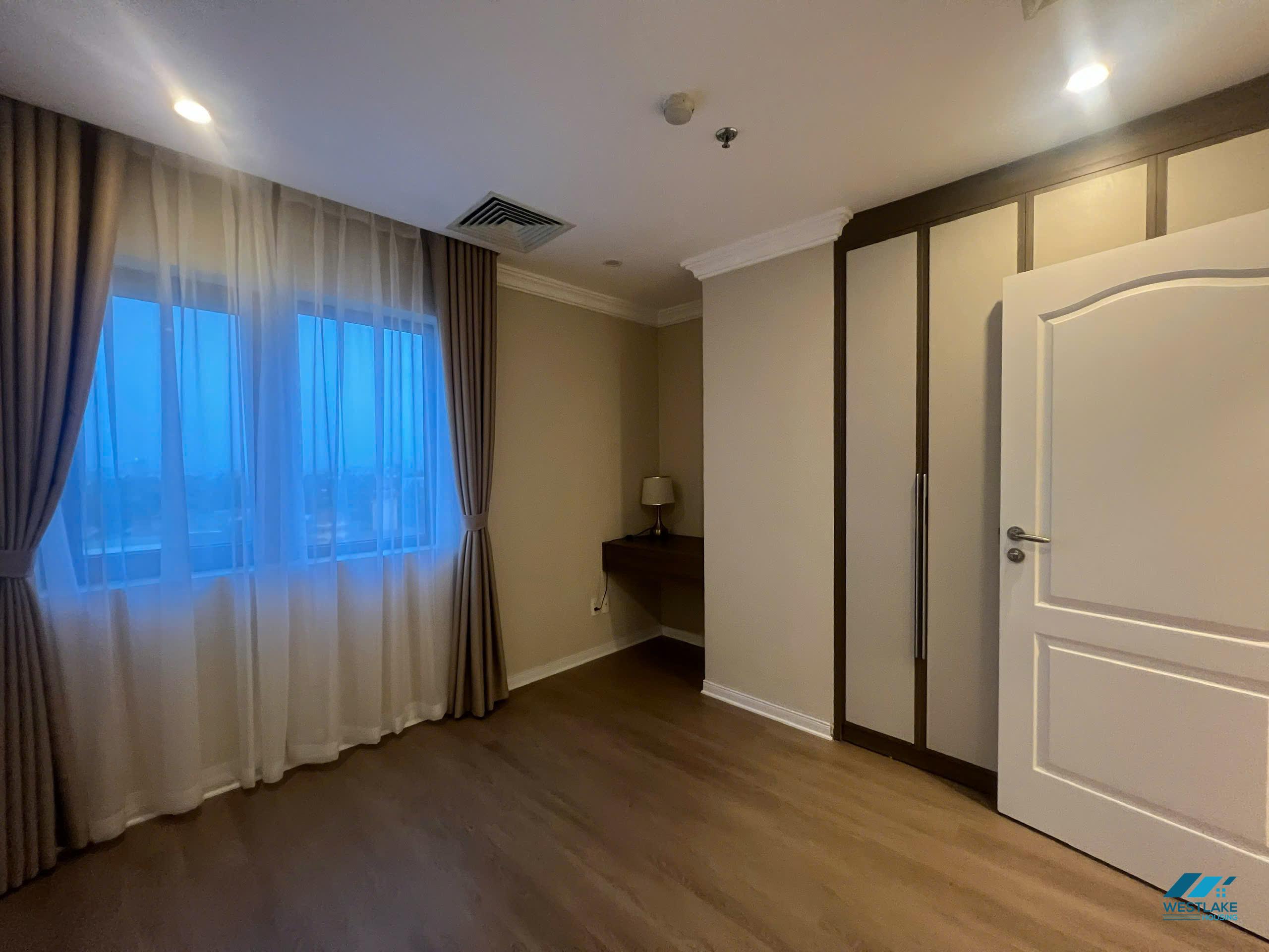 High-end 3 bedroom apartment for rent in Skyline, Truc Bach area, Ha Noi High-end 3 bedroom apartment for rent in Skyline, Truc Bach area, Ha Noi