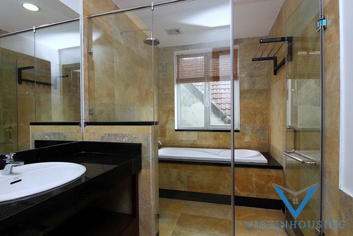 Cho Thuê Căn Hộ 4 phòng Ngủ 3 Vệ Sinh Mơi Đẹp Hiên Đại Trên Đường Âu Cơ.Tây Hồ