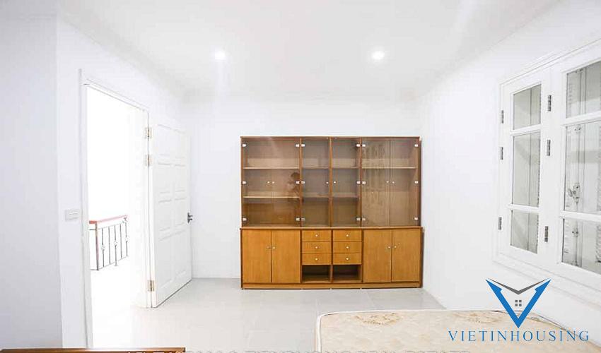 Cho thuê căn biệt thự mới cải tạo 4 phòng ngủ có hệ thống cửa chống ồn