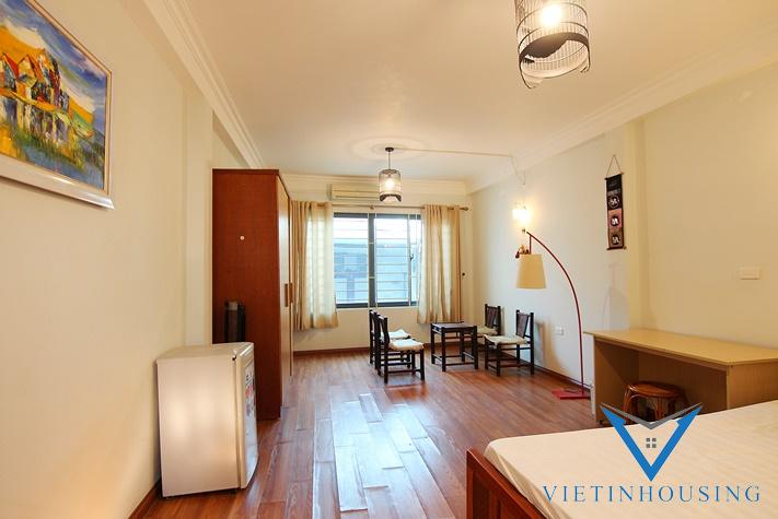 Cho Thuê Nhà Đẹp Giá Rẻ Với 3 phòng Ngủ 4 Vệ Sinh Trên phố yên Hoa.Tây Hồ
