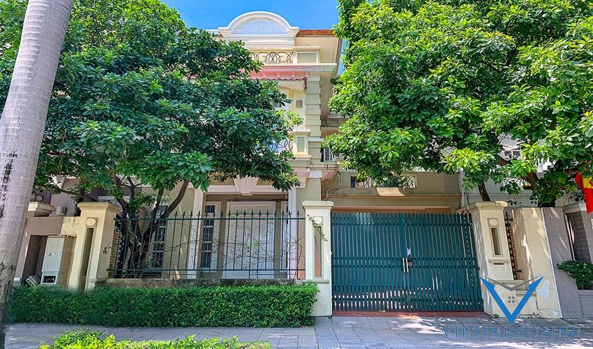 Biệt thự 180m 4 phòng ngủ 4 phòng tắm đầy đủ đồ cho thuê KĐT Ciputra