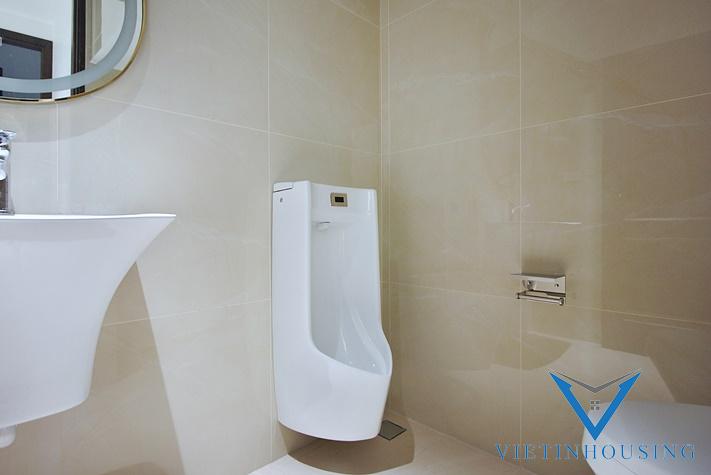Cho Thuê Văn Phòng Rộng 170m2 Vị Trí Đẹp 1 Phòng Vệ Sinh Trên Phô Từ Hoa.Tây Hồ